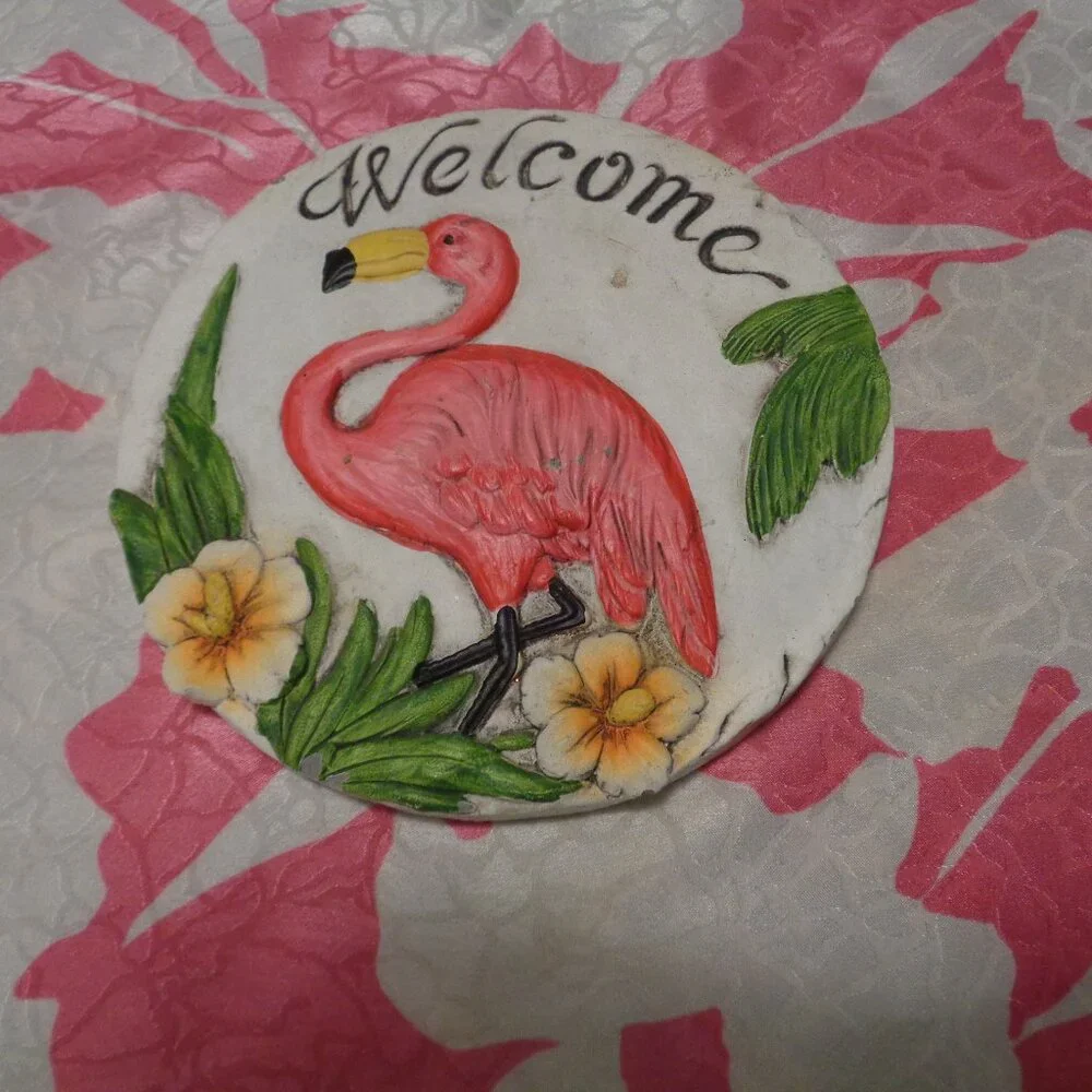 VINTAGE WELCOME FLAMIGO AS-IS PLAQUE & FLORALS SATINY SCARF LOT